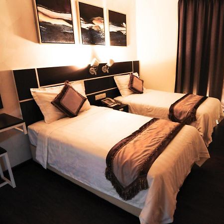 K Garden Hotel Parit Buntar Esterno foto