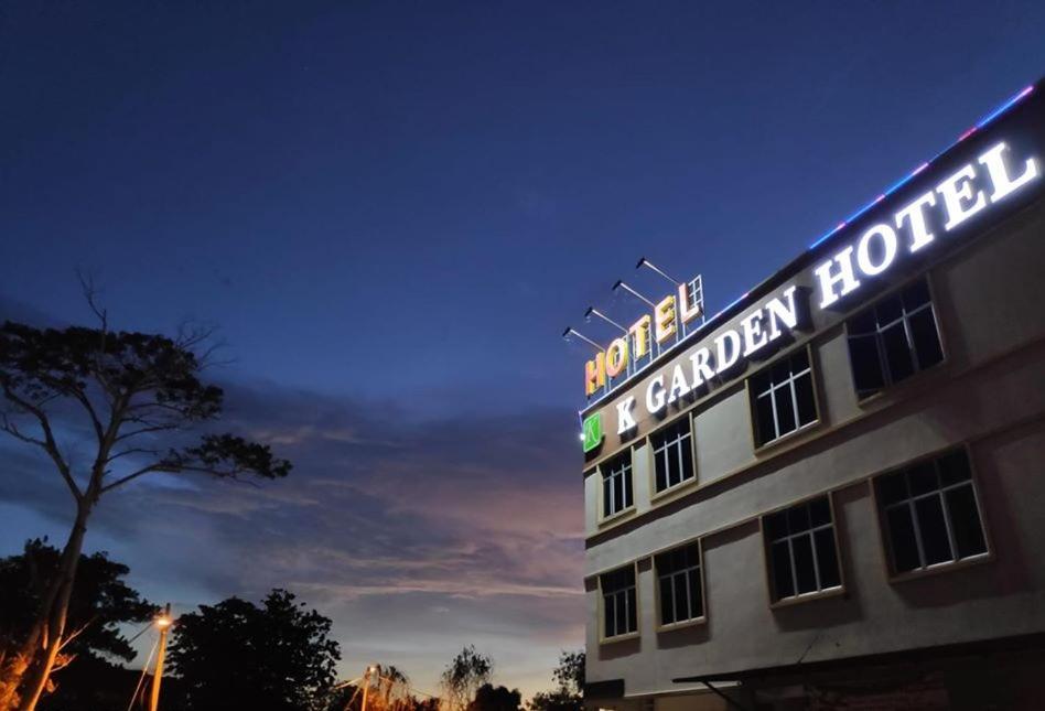 K Garden Hotel Parit Buntar Esterno foto